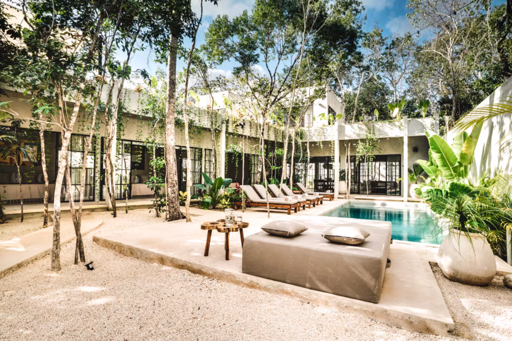 Villa Arthur 600 luxury villa in Tulum, Mexico, featuring contemporary architecture, a private swimming pool, tropical greenery and an outdoor lounge area.